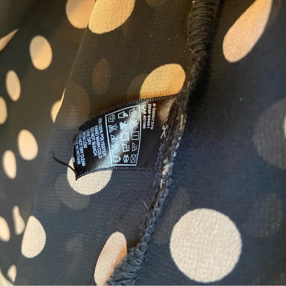 💝3/$20 Forever 21 Polka Dot Button-Down Shirt - Picture 4 of 12